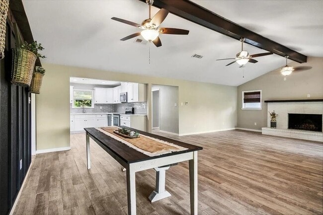 Building Photo - 215 Cypress Bend Dr