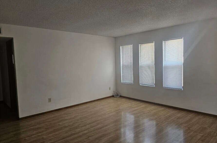 Building Photo - 3247 Chanute Pl