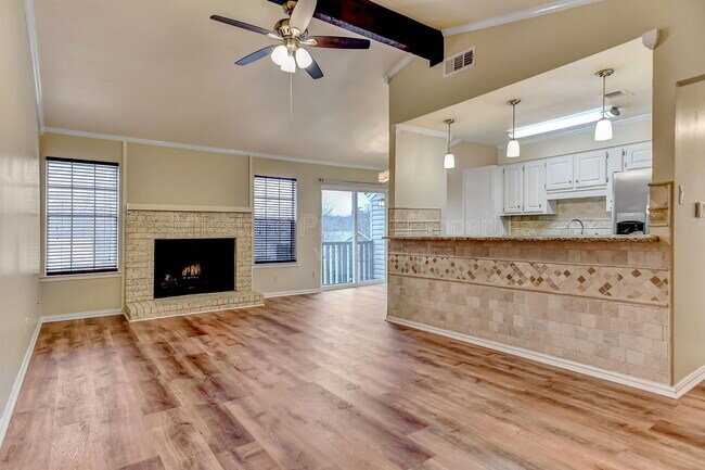 Building Photo - 914 W Washington St