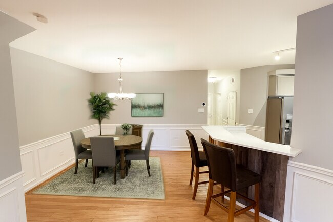 Building Photo - 305 Dresher Woods Dr