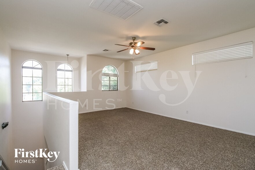 Building Photo - 4142 S Mariposa Dr