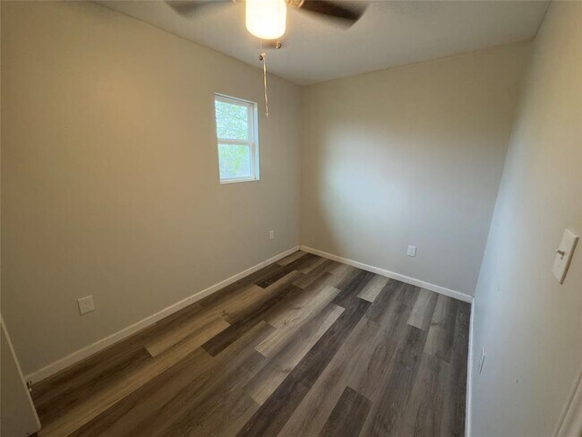 Building Photo - 100 Simmons Family Farm Rd