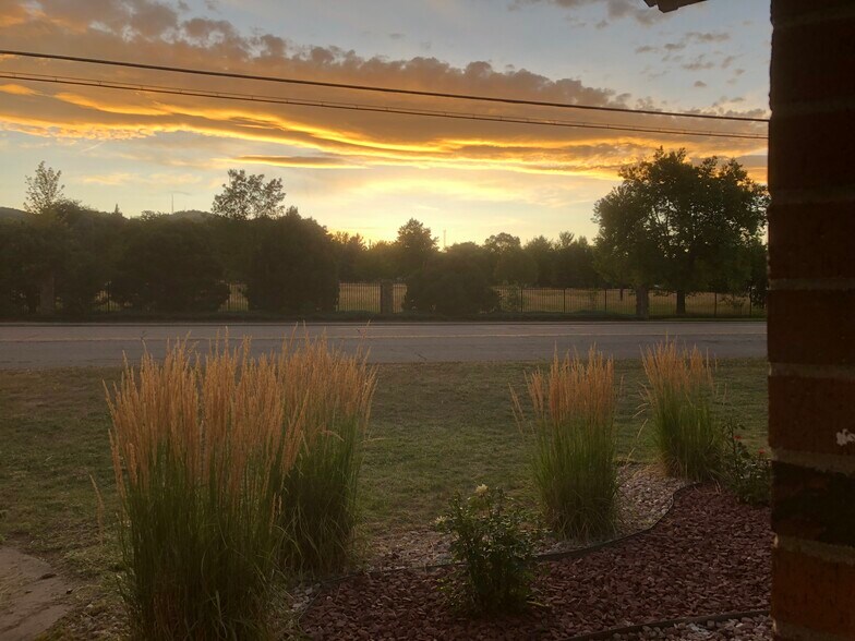 view over the mountains - 828 Ulysses St