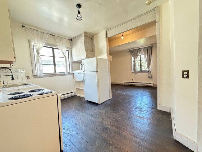 Building Photo - ar1031