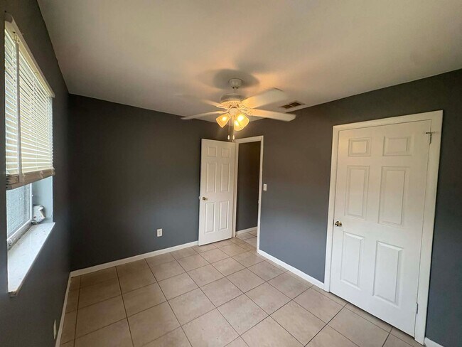 Building Photo - 4 bedroom Single-Family Home Available for Move-In NOW