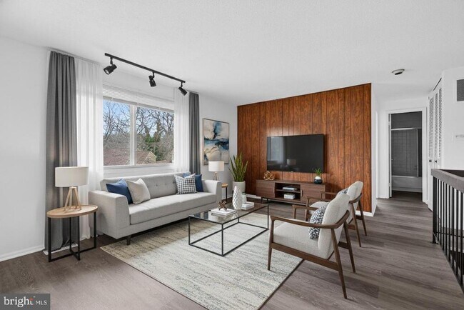 Building Photo - 8801 Monmouth Dr