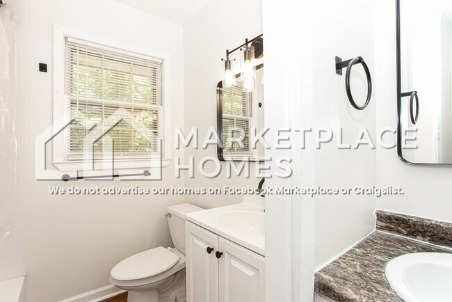 Building Photo - 4477 Glenhaven Dr