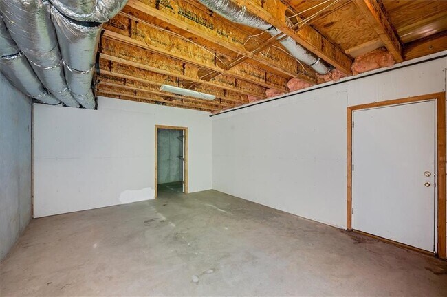 Building Photo - 11585 Crossington Rd