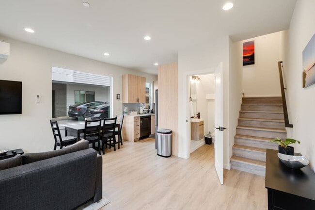 Building Photo - 823 NE 70th St