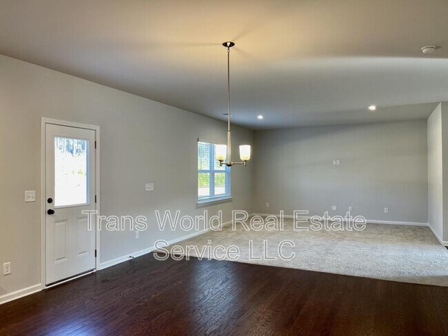 Building Photo - 5899 Wheeler Ridge Rd
