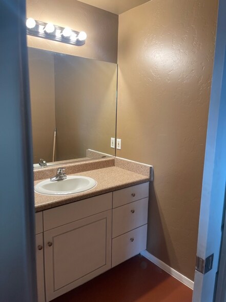 Building Photo - 1430 S New St