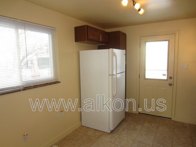 Building Photo - 4785 Yew St