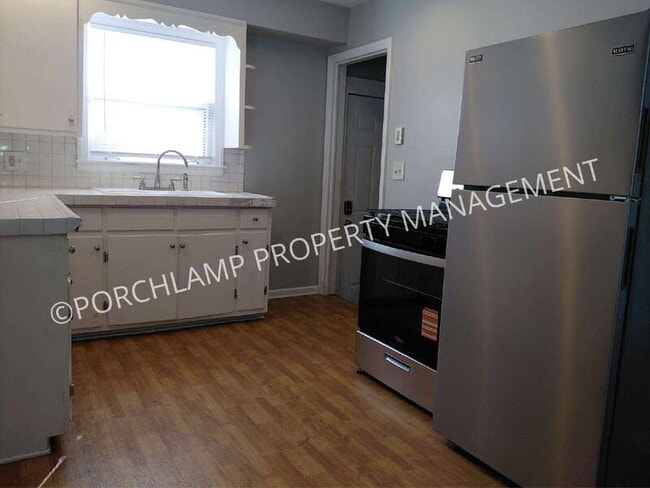 Building Photo - 1524 Edward Ave SE