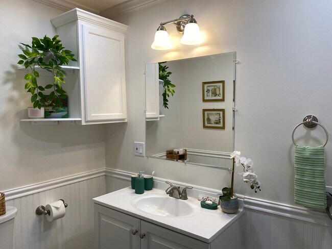 Building Photo - 52 Pomeroy Ave