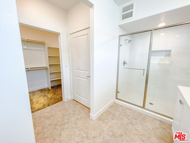 Building Photo - 1893 Union St