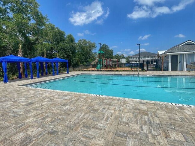 Building Photo - NEW Lower Rental Rate Leasing Special: Mar...