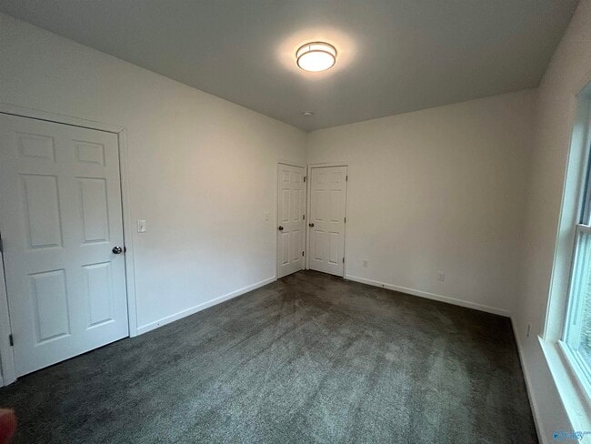 Building Photo - 614 Maple Rd