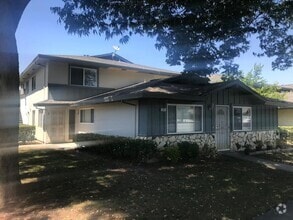 Building Photo - 323 Blossom Hill Rd