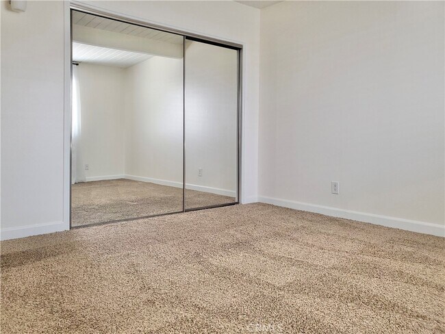 Building Photo - 25081 La Cresta Dr