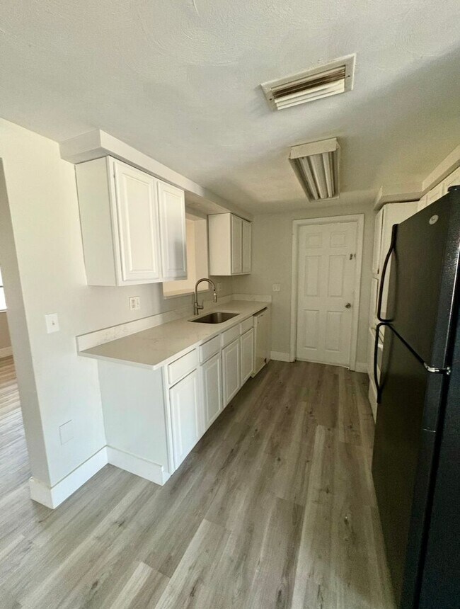 Building Photo - 3606 Blackhawk Dr