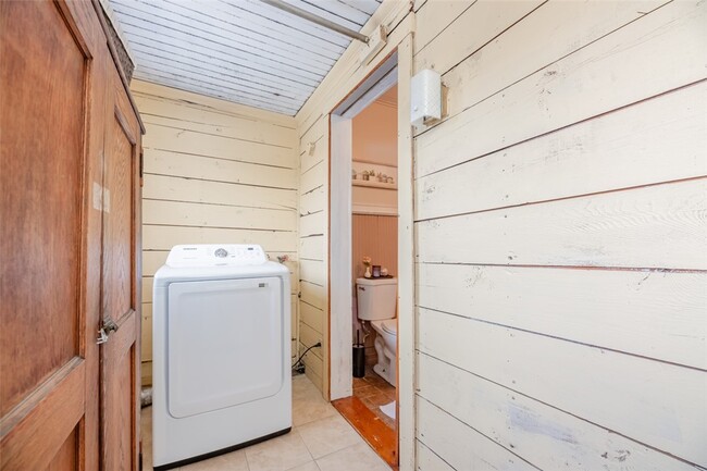 Building Photo - 7 Arlington St