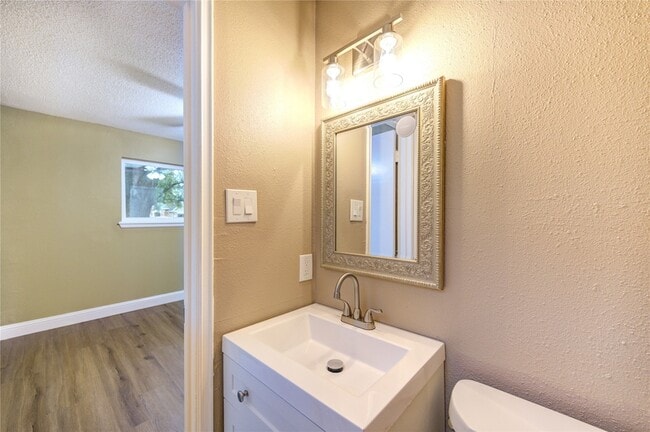 Building Photo - 1921 Ripple Creek Dr