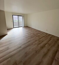 Building Photo - 2 Bedroom Condo in Gated Midvale Community