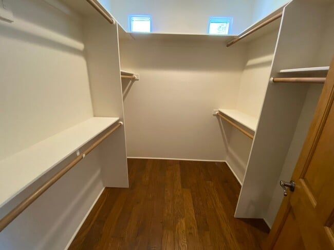 Building Photo - HOUSE - VILLAGE OF OAK CREEK