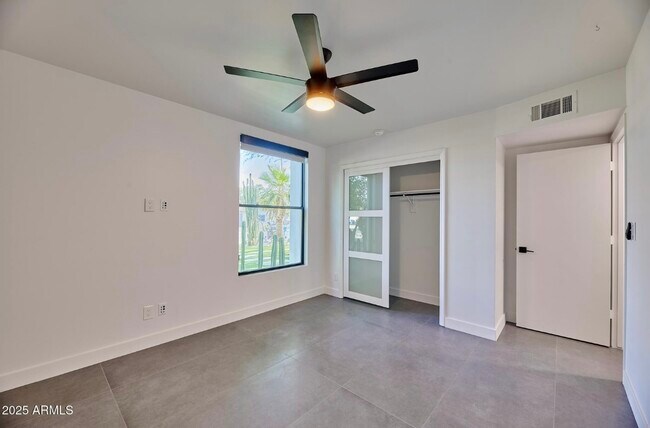 Building Photo - 5324 E Hillery Dr
