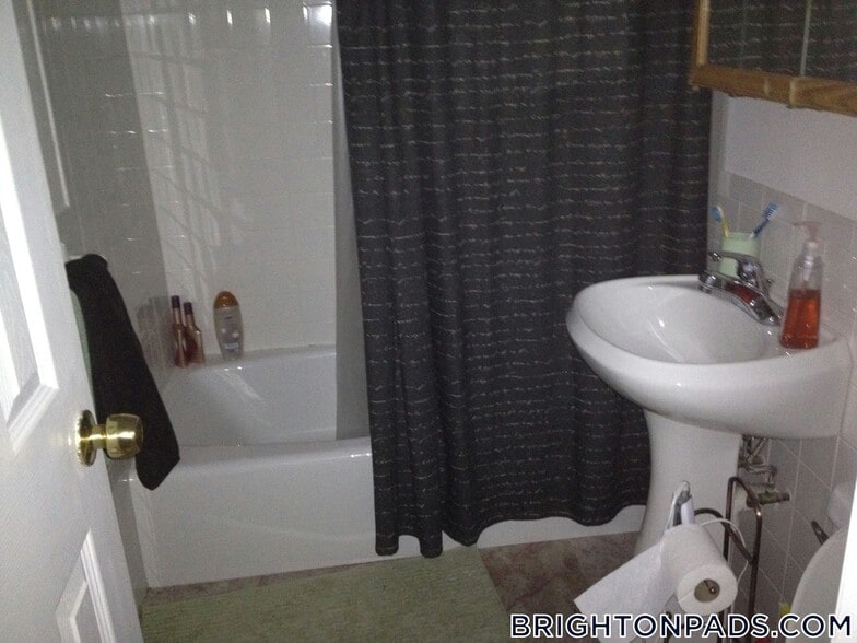 Building Photo - 17 Cummings Rd