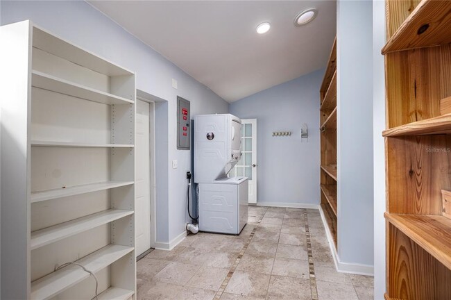 Building Photo - 1421 NW 30th St