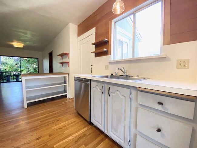 Building Photo - 1810 Pacific Ave