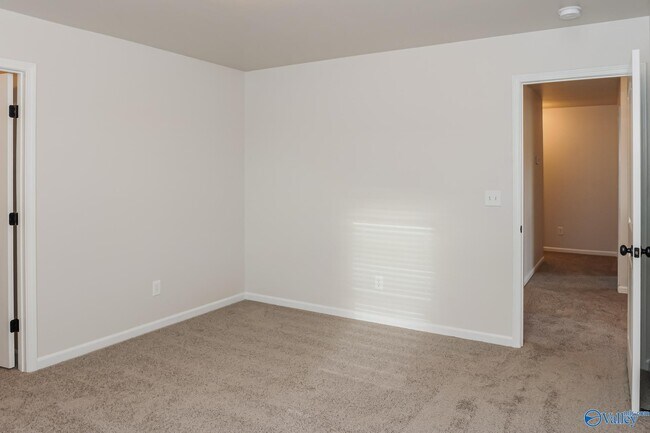 Building Photo - 213 Iron Cir