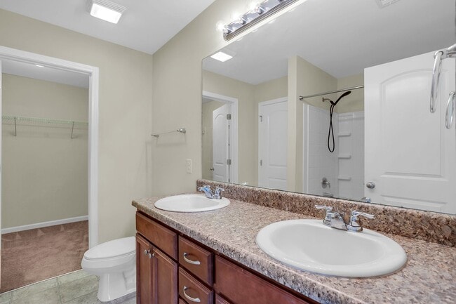 Building Photo - 3 Bedroom 2.5 Bathroom Townhome in Richmon...