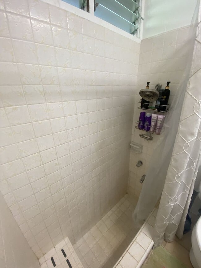 Building Photo - Furnished Private Room for Rent | Large Bed | Shared Home | Honolulu