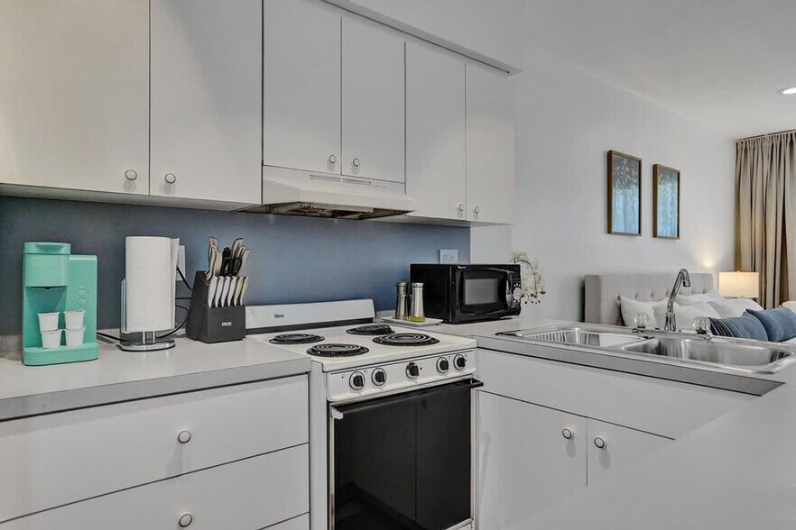 Building Photo - 851 N Surf Rd