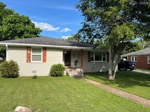 Building Photo - 919 3rd Ave