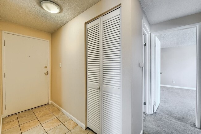 Building Photo - 130 E Highline Cir