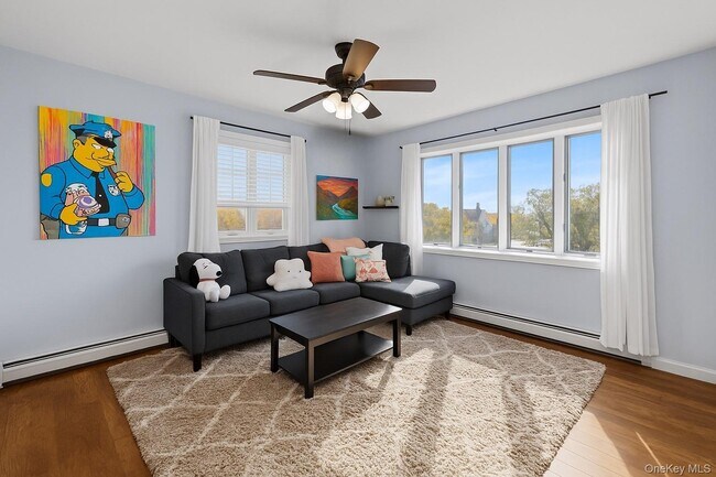 Building Photo - 539 W Park Ave