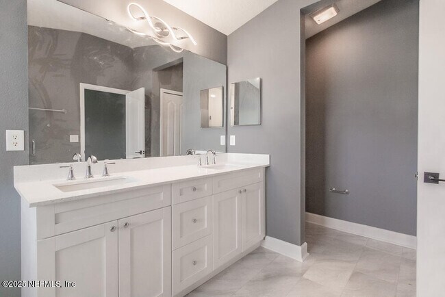 Building Photo - 1751 Hollow Glen Dr