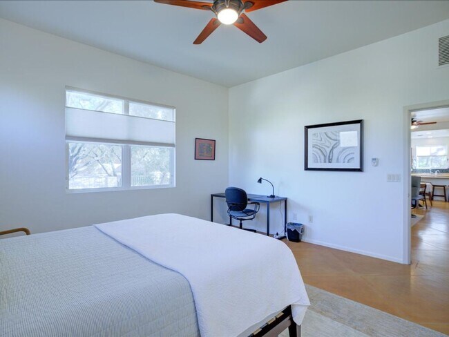 Building Photo - 10570 E Eleanor Maldonado Pl