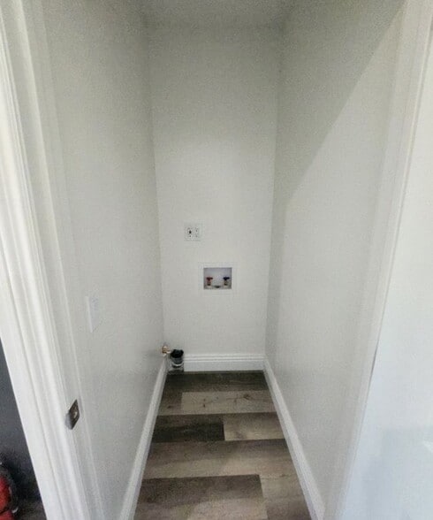 Building Photo - 872 Wild Rose Cir