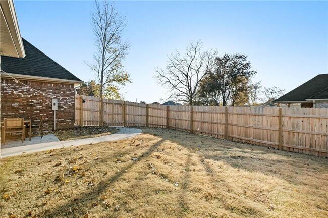 Building Photo - 585 S Rainbow Rd