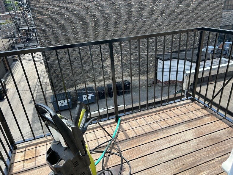 Building Photo - 1345 N Wells St