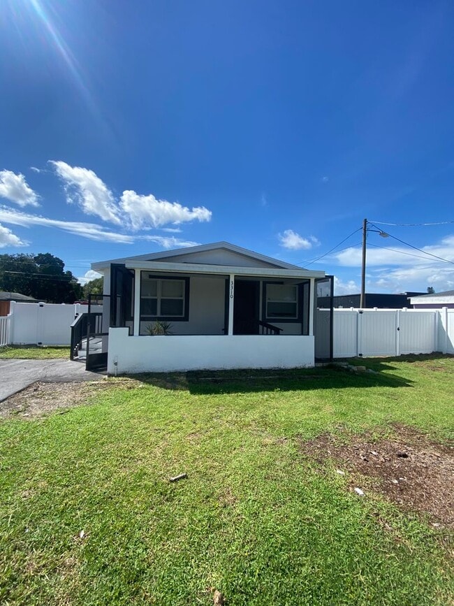 Building Photo - 3 bed, 1 Bath St. Petersburg FL