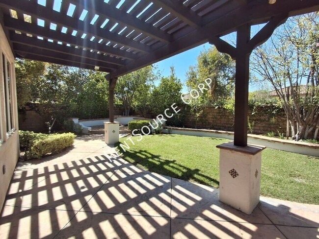 Building Photo - 24310 Las Palmas St
