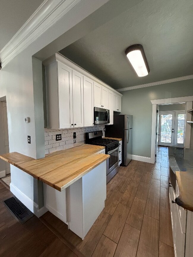 Building Photo - Remodeled 3 Bed 2 Bath Spokane Home w/ Large Fully-Fenced Yard + Huge Chicken Coop/Run & Garden!
