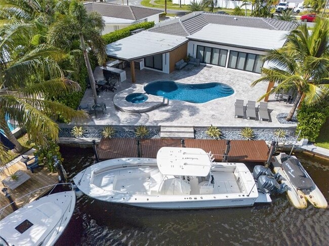 Building Photo - 160 SE 3rd Ct