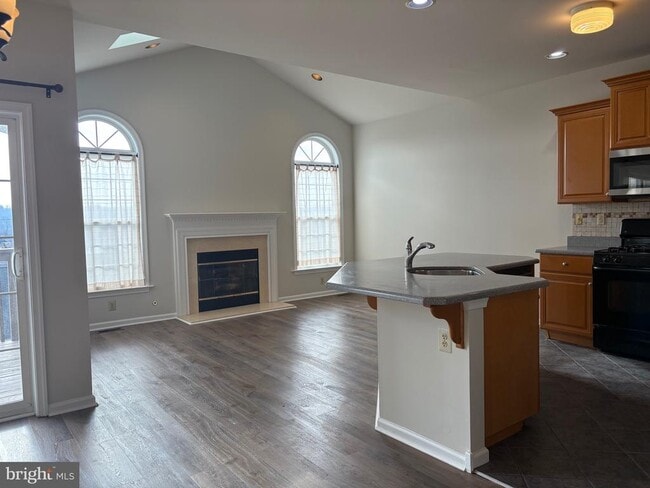 Building Photo - 17 Lincoln Dr