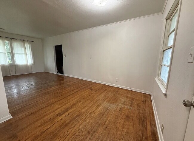 Building Photo - 317 N Atlanta St